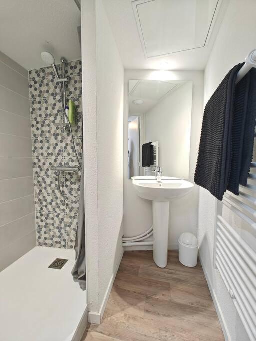 Studio Entier Proche Des Commerces - 1 A 2 Pers - Langon (Gironde) Exterior foto